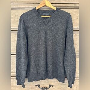 Banana Republic Cashmere Sweater EUC Gray Lambs Wool V-Neck